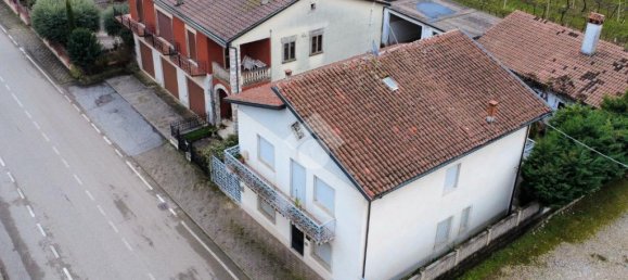 3 bedrooms House in Montecchia di Crosara, Italy No. 147587 5