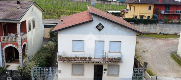 3 bedrooms House in Montecchia di Crosara, Italy No. 147587 3