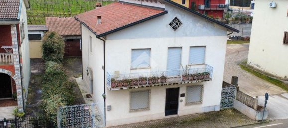 3 bedrooms House in Montecchia di Crosara, Italy No. 147587 2