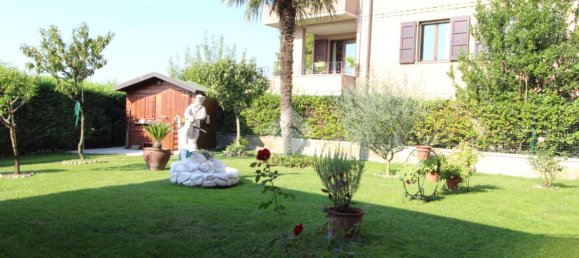 6 rooms Villa in Modena, Italy No. 175599 4