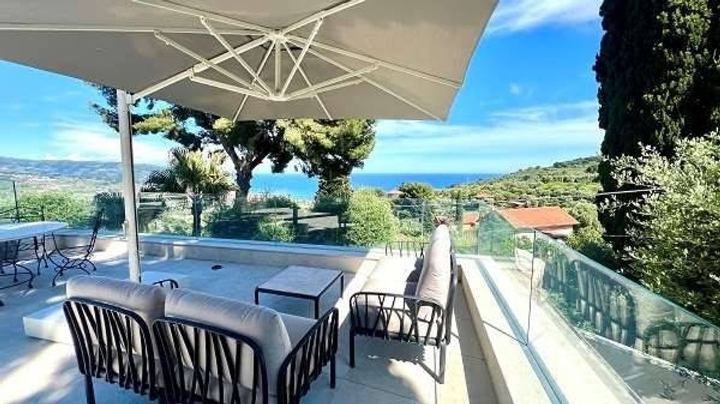 Вилла с 3 спальнями в Диано Марина, Италия № 302687