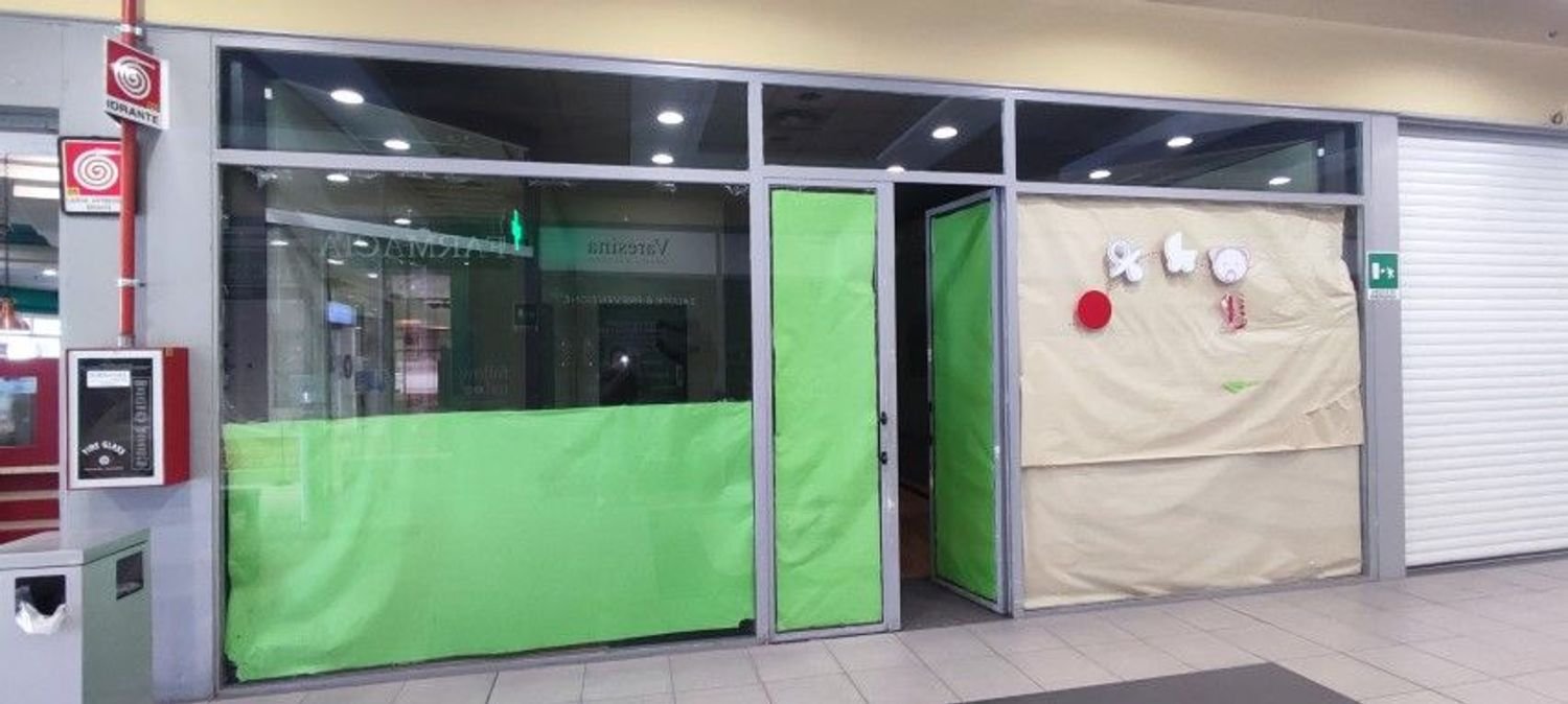 774m² Commercial property in Tradate, Italy No. 259813