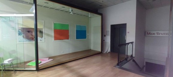 774m² Commercial property in Tradate, Italy No. 259813 3