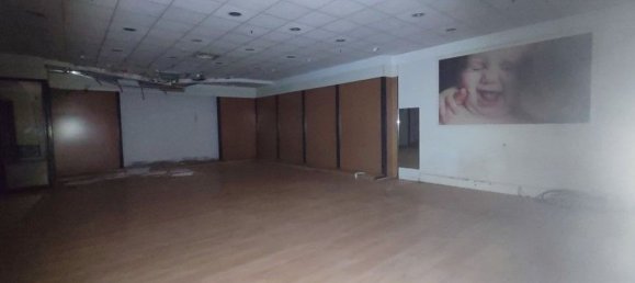 774m² Commercial property in Tradate, Italy No. 259813 10