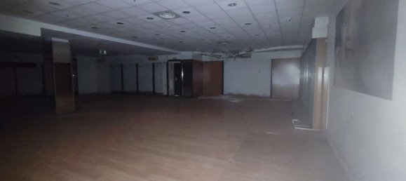 774m² Commercial property in Tradate, Italy No. 259813 8