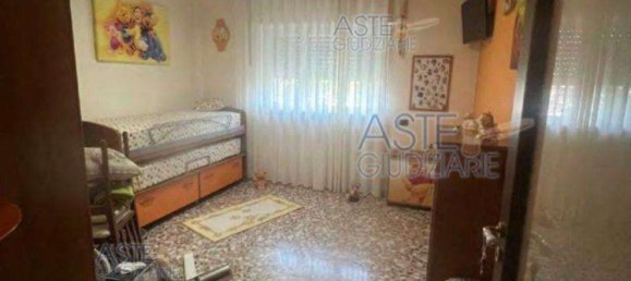 5 rooms Apartment in Naples, Italy No. 10257 7