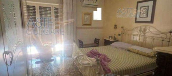 5 rooms Apartment in Naples, Italy No. 10257 9