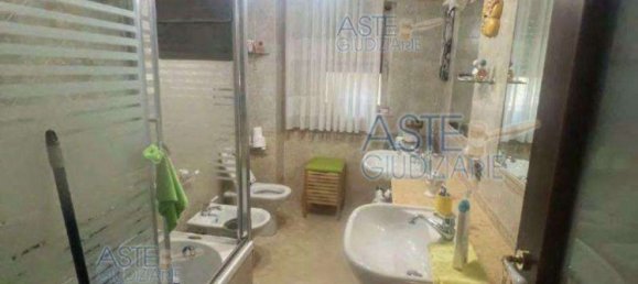 5 rooms Apartment in Naples, Italy No. 10257 5