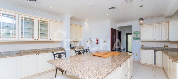 6 bedrooms Villa in Palm Jumeirah, UAE No. 27907 5