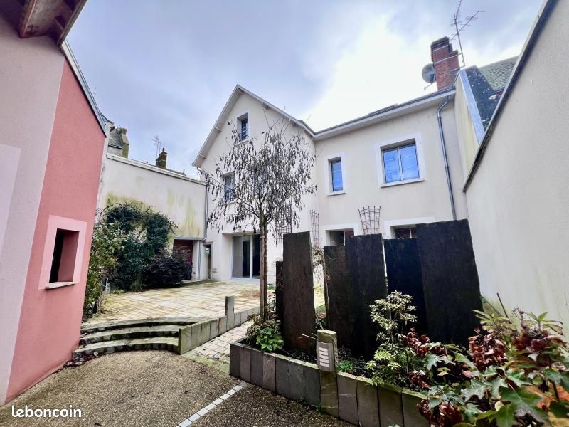 6 rooms House in Jargeau, France No. 330020