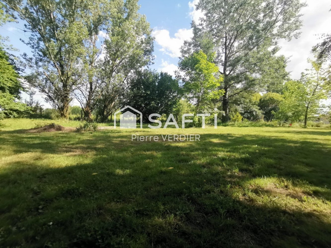 897m² Land in Saint-Andre-de-Cubzac, France No. 107085