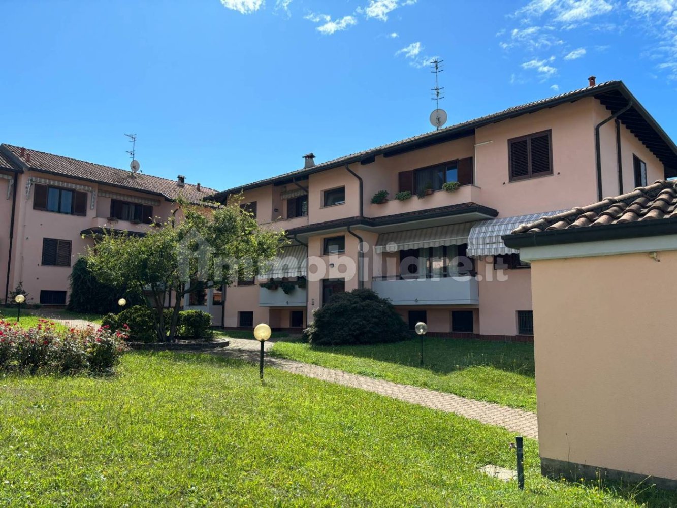 Квартира с 2 спальнями в Кастронно, Италия № 323712