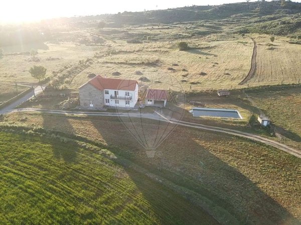 Casa T4 em Gouveia, Portugal N.º 24830