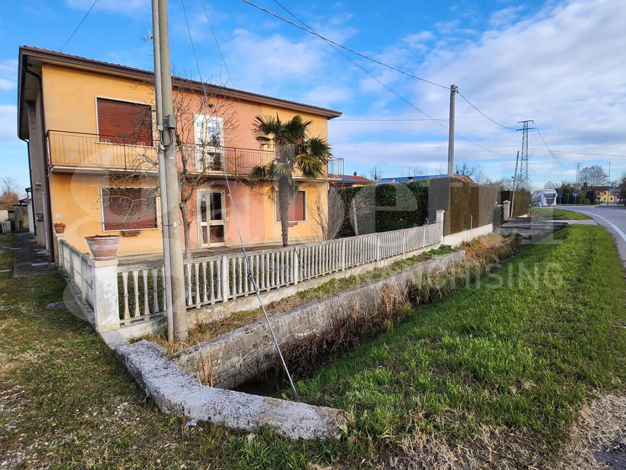 8غرفة شقة في Due Carrare, Italy رقم 62786