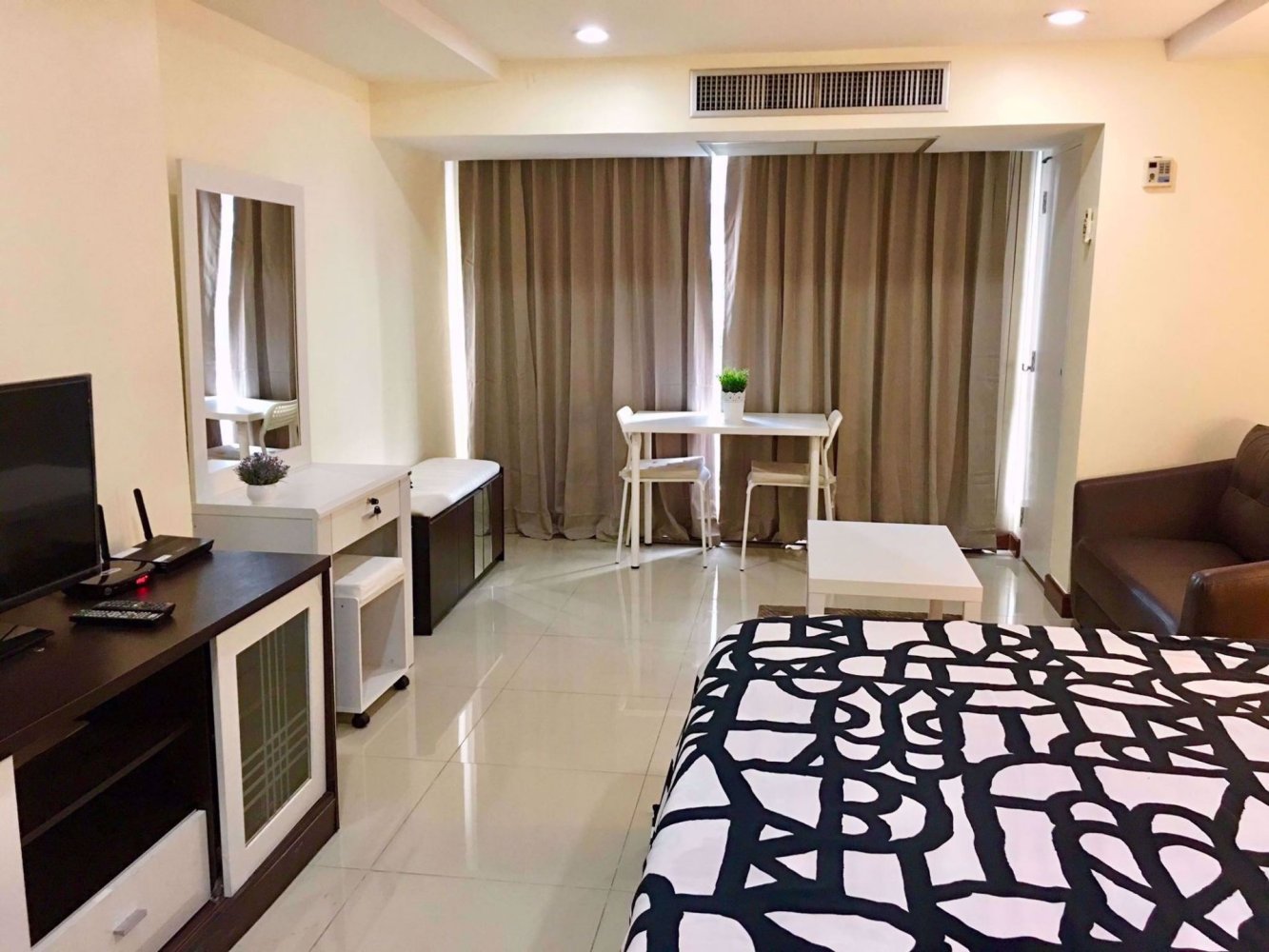 Studio in the Condo in Watthana, Thailand No. 8559
