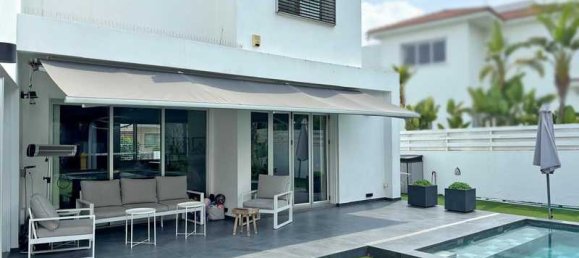 4 bedrooms House in Nicosia, Cyprus No. 13820 8