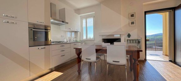 4 rooms House in L'Aquila, Italy No. 17190 8