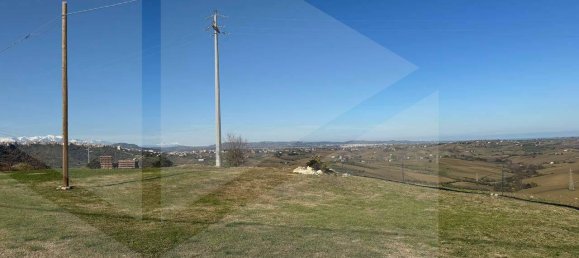 4 rooms House in L'Aquila, Italy No. 17190 24