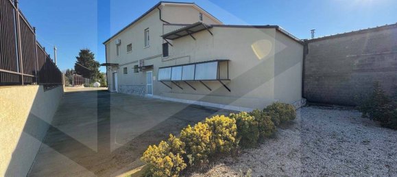 4 rooms House in L'Aquila, Italy No. 17190 14