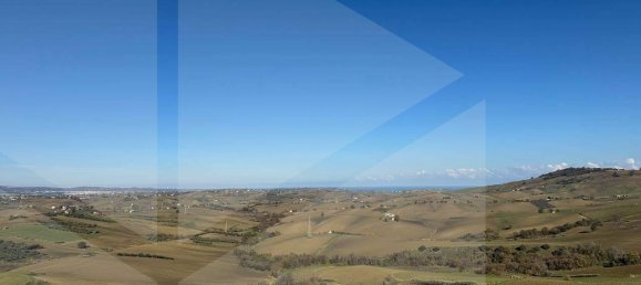 4 rooms House in L'Aquila, Italy No. 17190 26