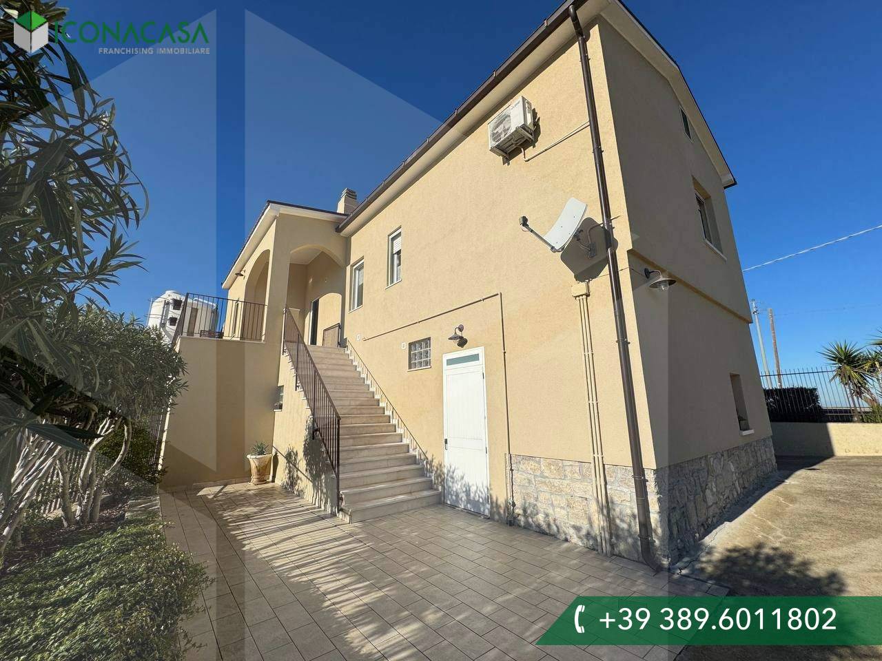 4 rooms House in L'Aquila, Italy No. 17190