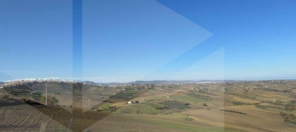 4 rooms House in L'Aquila, Italy No. 17190 25