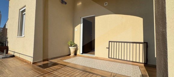 4 rooms House in L'Aquila, Italy No. 17190 2