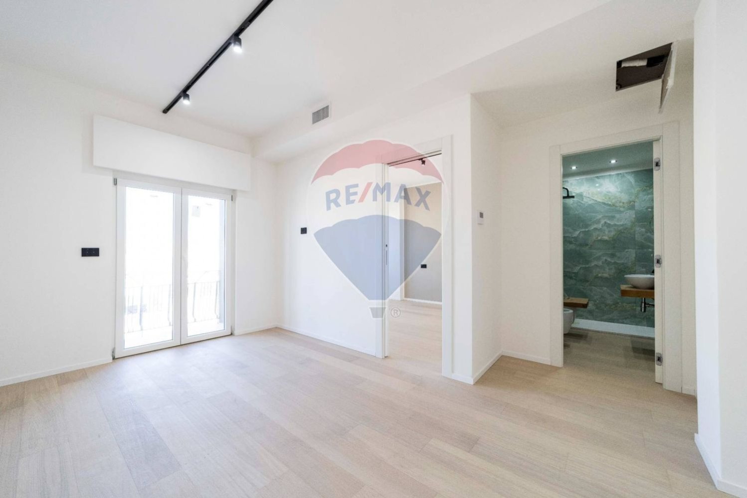 Квартира с 2 спальнями в Бари, Италия № 391134