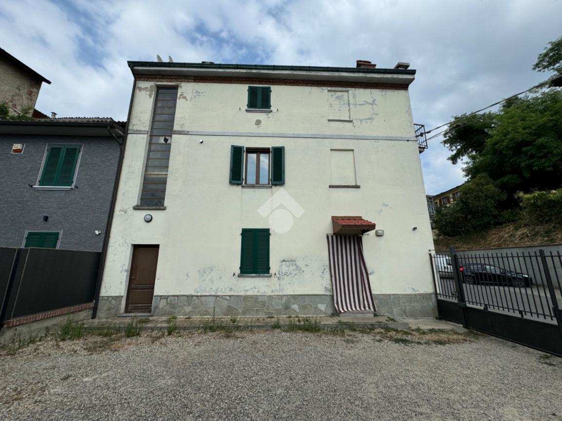 3-salle Appartement à Pavia, Italy No. 70024