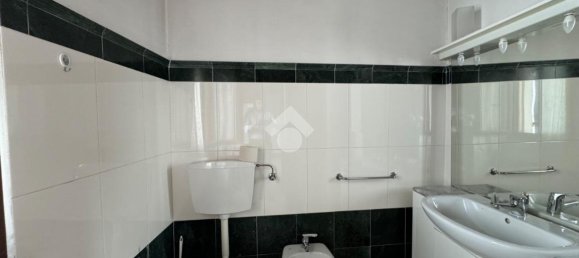 3-salle Appartement à Pavia, Italy No. 70024 11