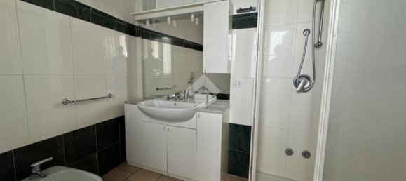 3-salle Appartement à Pavia, Italy No. 70024 12