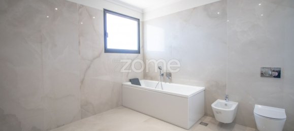 Дом с 3 спальнями в Фуншал, Португалия № 94309 10