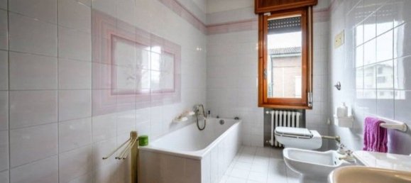 5 rooms House in Scandiano, Italy No. 11065 18