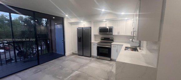 3 Schlafzimmer Gewerbliche Immobilien in Miami, USA, Nr. 615841 12