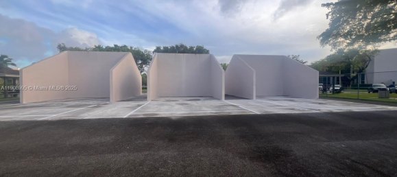 3 Schlafzimmer Gewerbliche Immobilien in Miami, USA, Nr. 615841 2