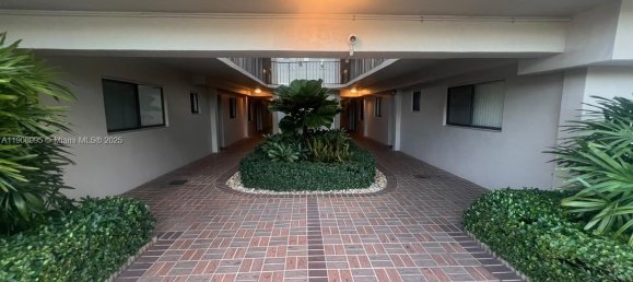3 Schlafzimmer Gewerbliche Immobilien in Miami, USA, Nr. 615841 5