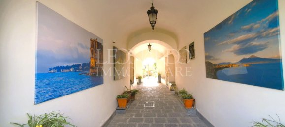 3 rooms Apartment in Naples, Italy No. 73635 2