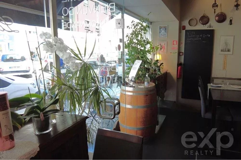 151m² Commercial property in Lisbon, Portugal No. 349849