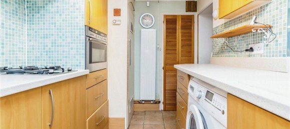 2 bedrooms Commercial property in South Croydon, United Kingdom No. 7989 2