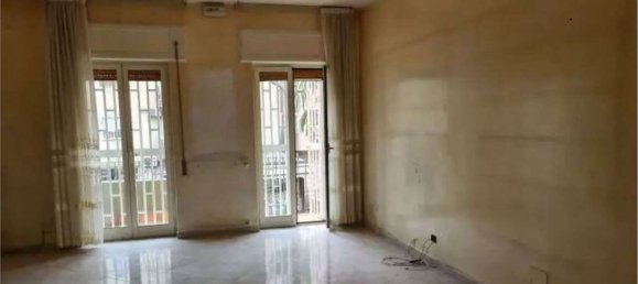 3-salle Appartement à Naples, Italy No. 14200 10