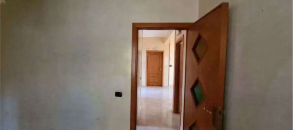 3-salle Appartement à Naples, Italy No. 14200 14
