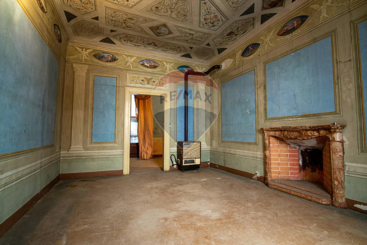 15 rooms House in Jesi, Italy No. 2093