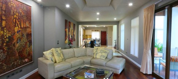 5 bedrooms Villa in Pattaya, Thailand No. 14742 8