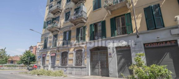 2 bedrooms Apartment in Turin, Italy No. 299370 3