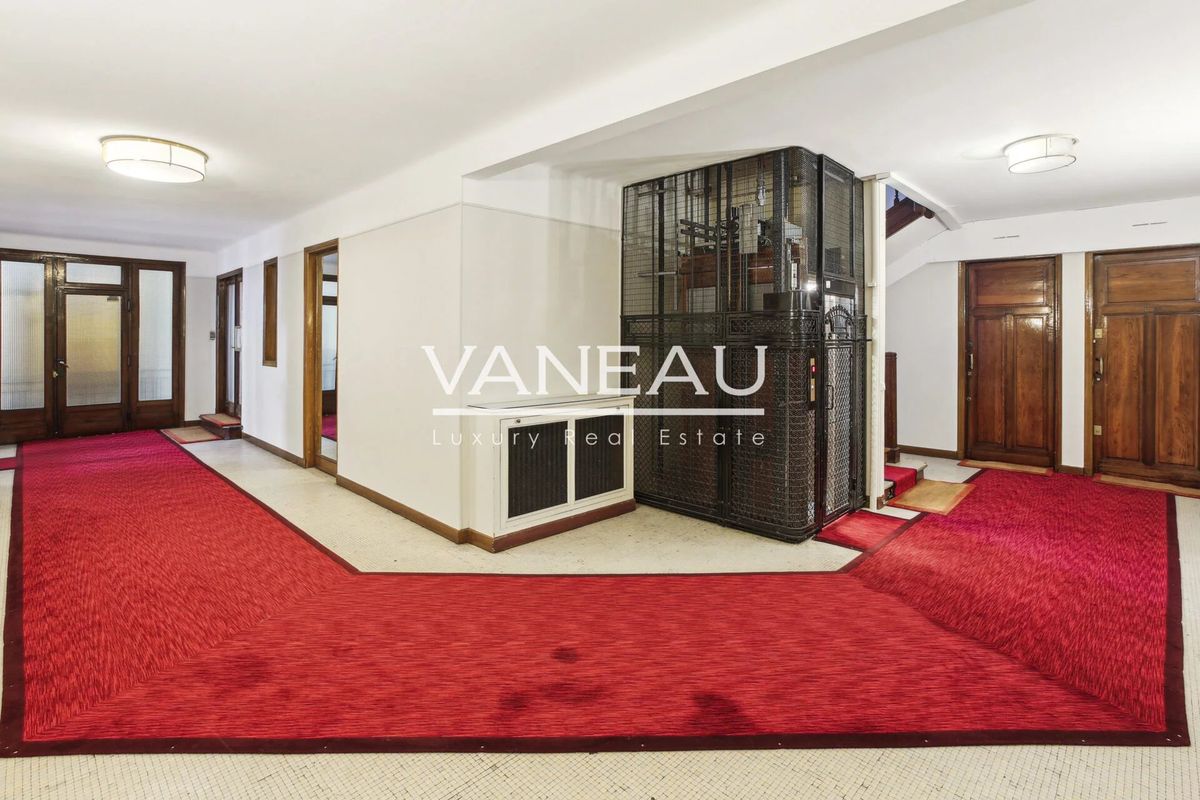 1 bedroom Apartment in Paris, France No. 165889