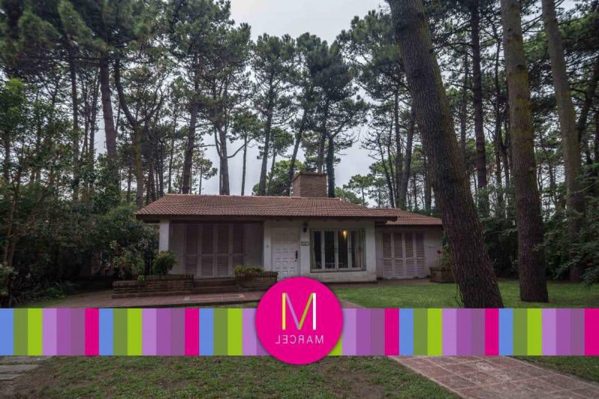 3 bedrooms House in Mar del Plata, Argentina No. 67936