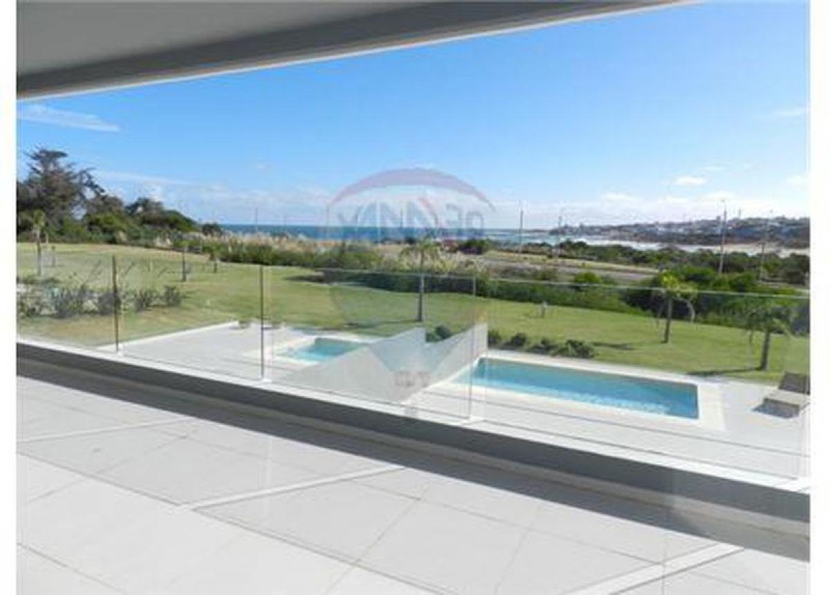 4 bedrooms Apartment in Punta del Este, Uruguay No. 12245