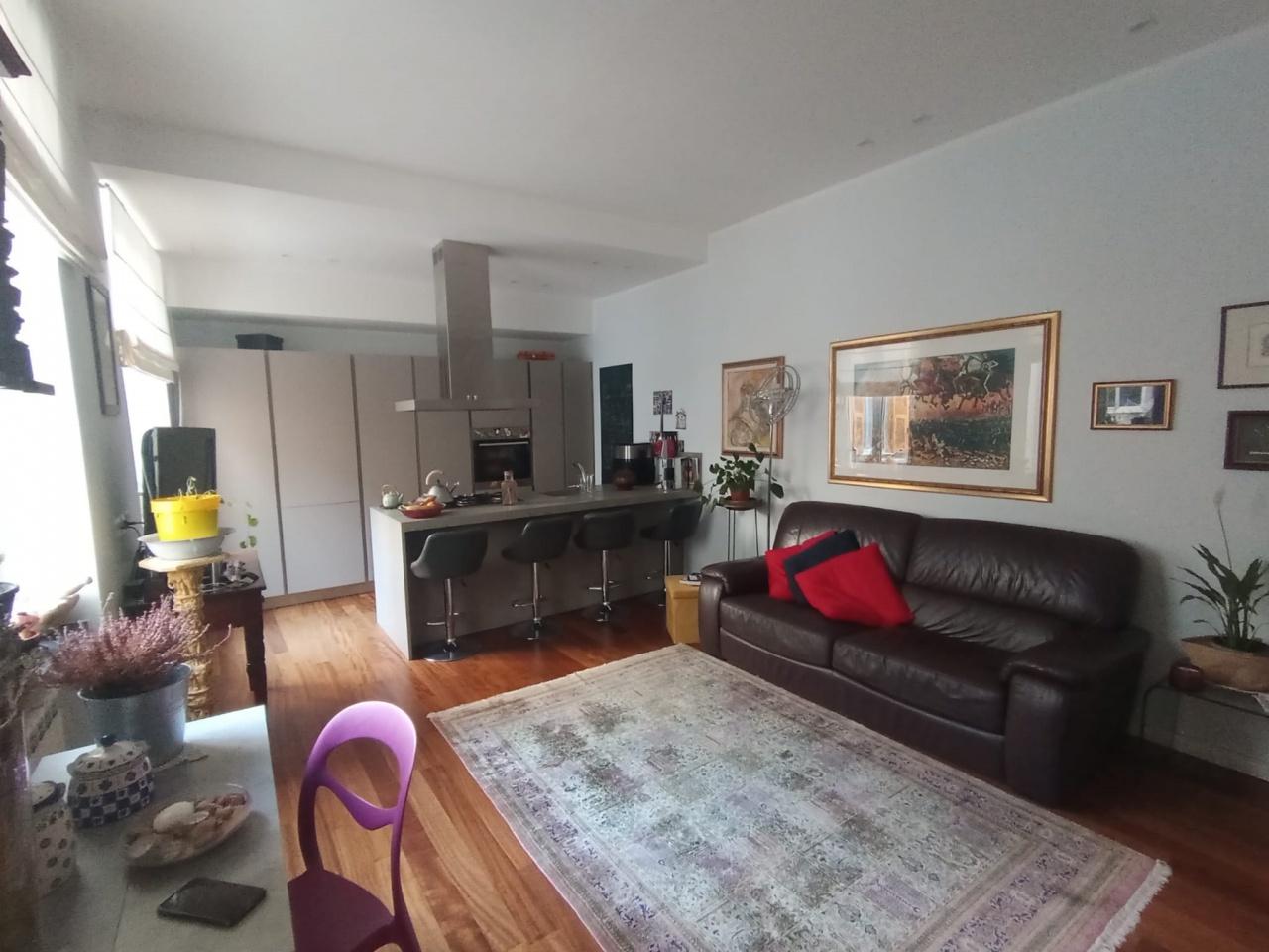 6غرفة شقة في Genoa, Italy رقم 28093