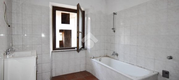 3 Schlafzimmer Haus in Azeglio, Italy, Nr. 178234 16