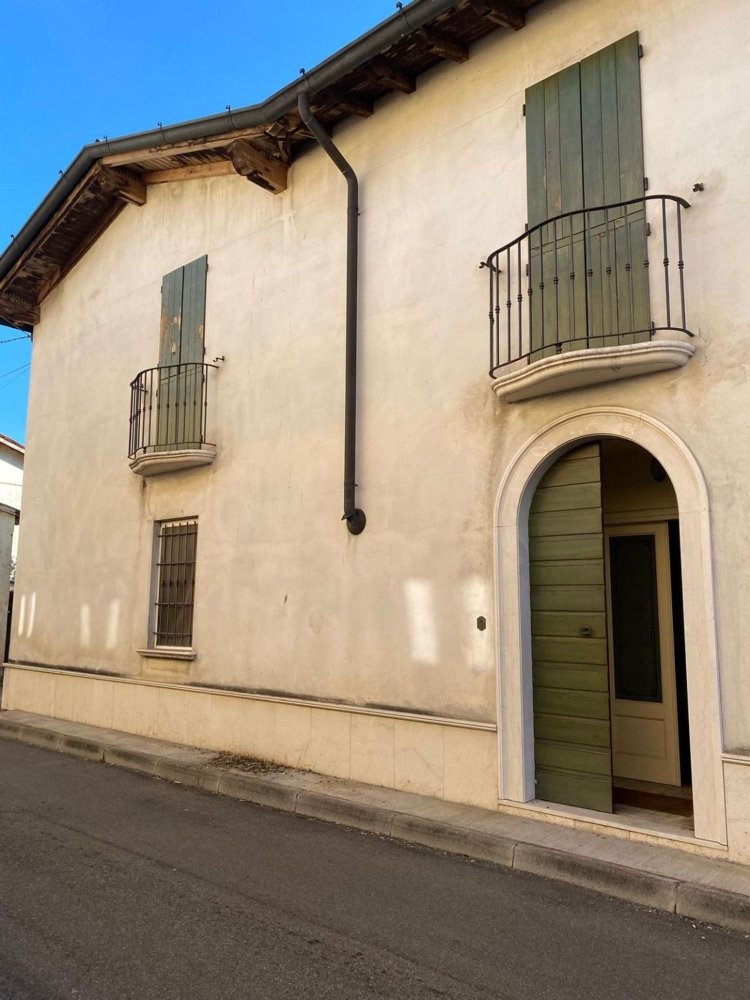 4 bedrooms Villa in Verolavecchia, Italy No. 387178